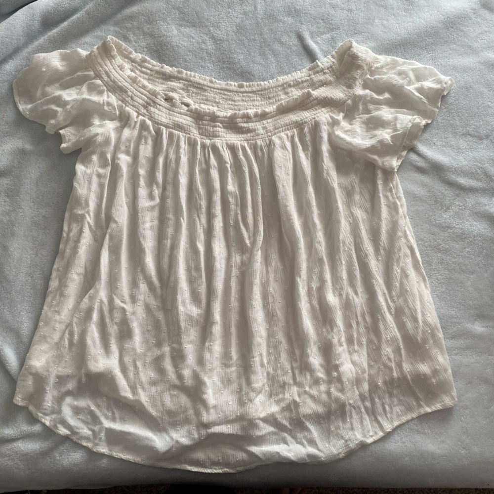 Old navy women’s blouse. Color white. Size XL